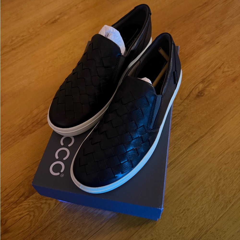 Ecco Black Woven Slip-On Loafers size 38